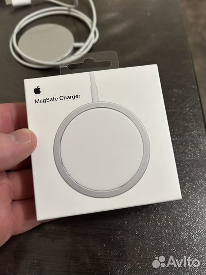 Беспроводная зарядка Apple MagSafe