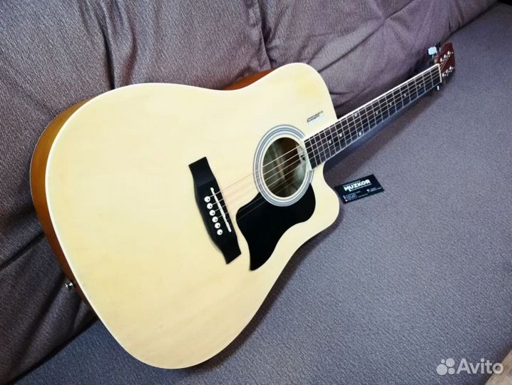 Гитара с чехло