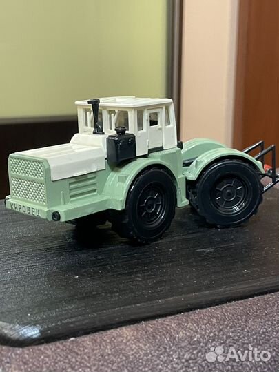 Модель трактора