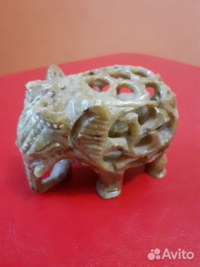 Сувенир. Индия. Резной слон из натур.камня