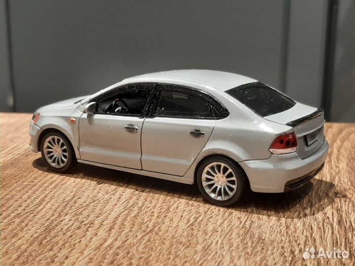 Volkswagen Polo модель 1:36