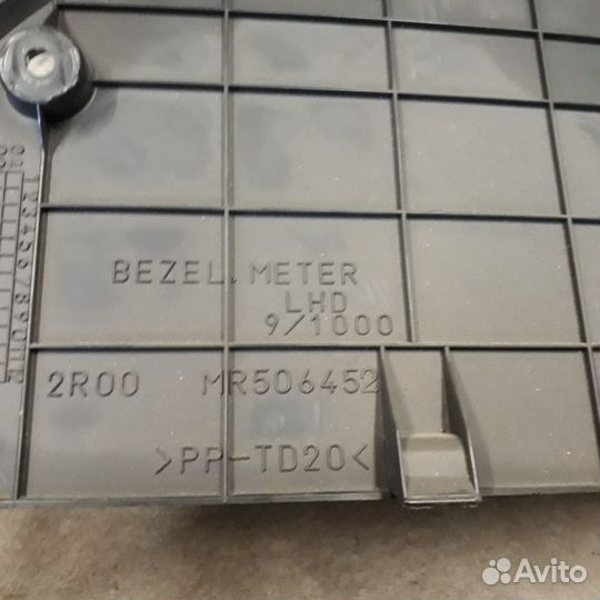 Рамка (козырек) щитка приборов Мицубиси Лансер 9