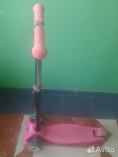 Продается самокат для девочки