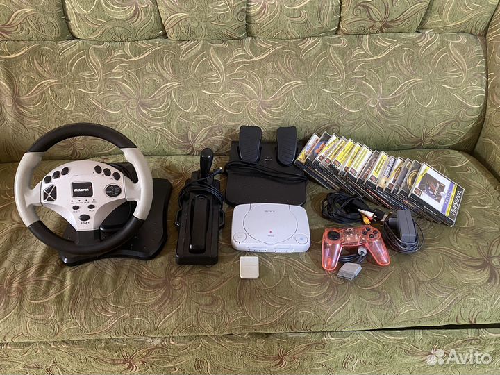 Sony playstation 1 + руль + 17 дисков