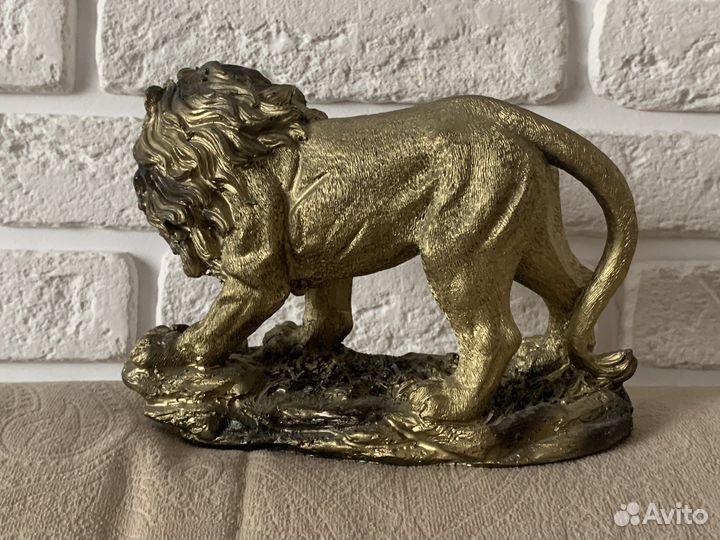 Статуэтка лев
