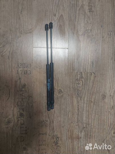 Киа Соул амортизатор крышки багажника