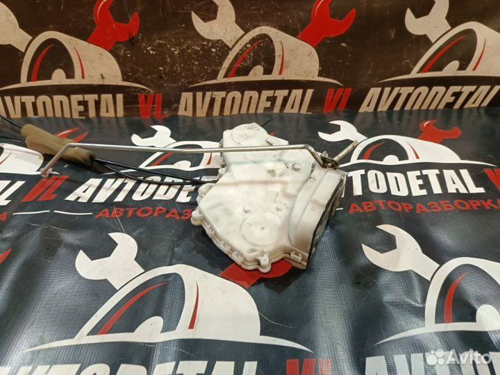 Замок двери задний правый Honda Civic 8 5D FN