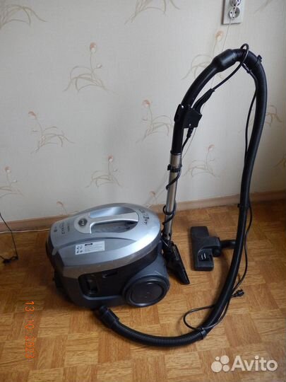 Пылесос моющий LG