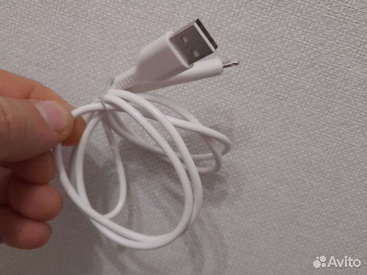 Зарядный шнур на iPhone