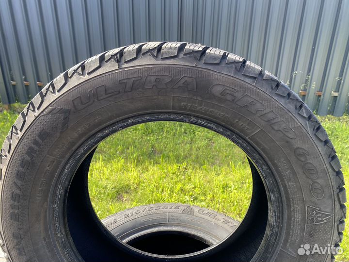 Goodyear Ultragrip 600 215/65 R16 98T