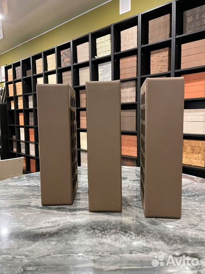 Кирпич облицовочный темно-коричневый рустик жкз