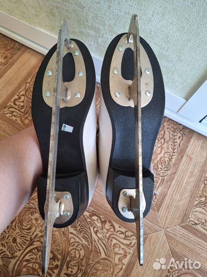 Коньки фигурные женские 40 размер