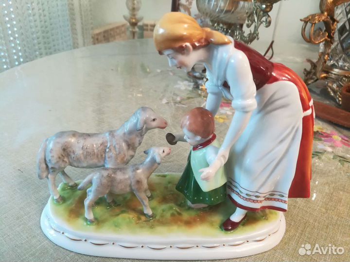 Статуэтка фарфор Европа