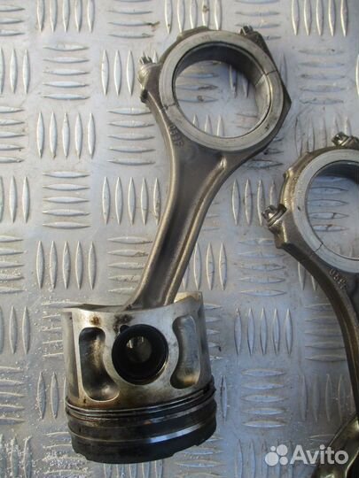 Поршень с шатуном VW Passat B5 (2.5 AFB)
