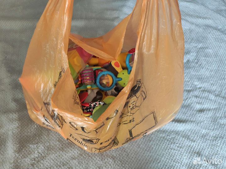 Фирменные игрушки, грызунки, погремушки