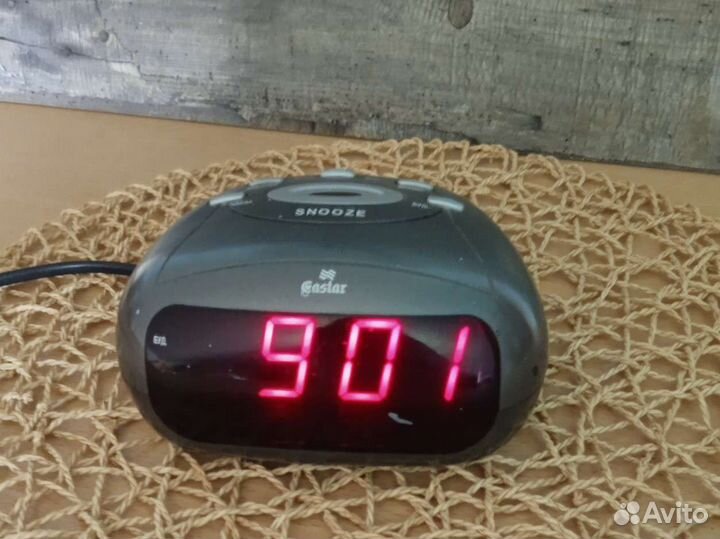 Настольные часы- будильник