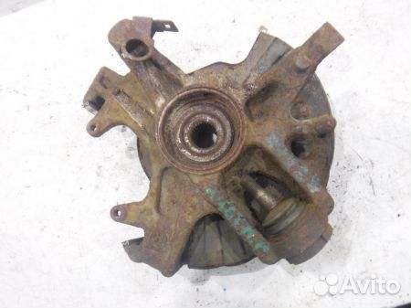 Кулак передний правый