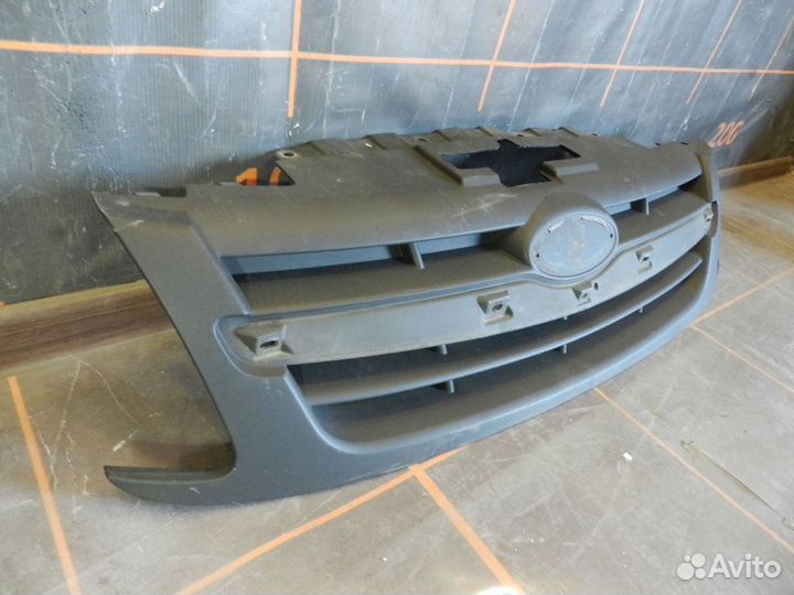 Решетка радиатора - LADA Granta