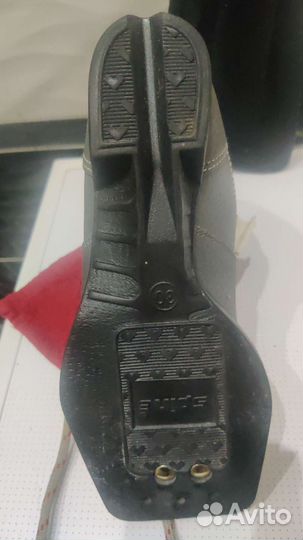 Новый детский лыжный ботинок левый р-р30