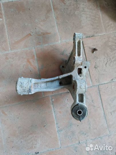 Кулак поворотный задний левый Toyota Camry XV50/XV