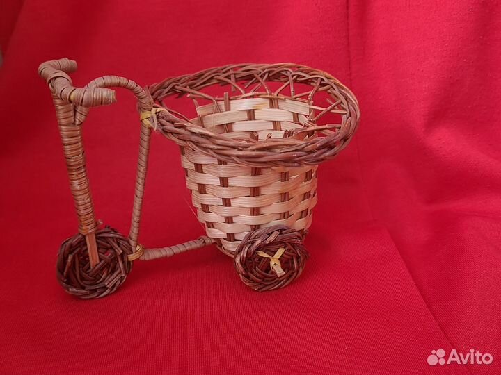 Плетёные корзинки, велосипед, слоник