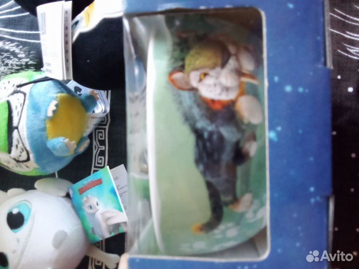 Кружки, тарелки, брелки на рюкзак