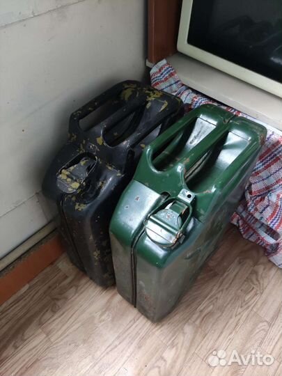 Канистры металлические 20 литров