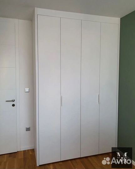 Распашной шкаф