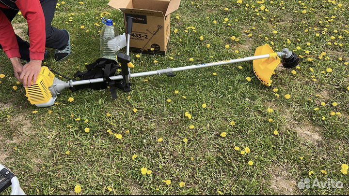 Покос травы триммером