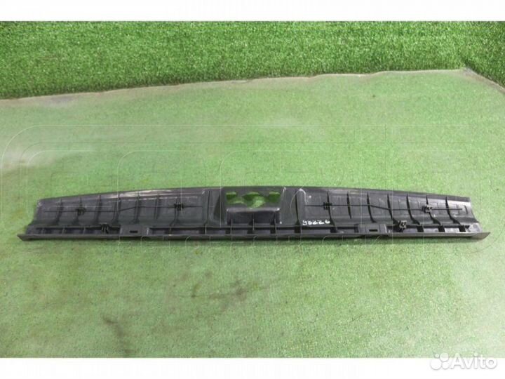 Накладка замка багажника Honda Orthia EL2 B20B