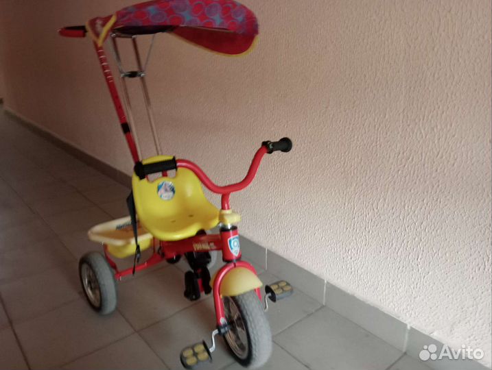 Трехколесный велосипед с ручкой