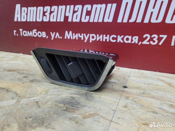 Воздушный дефлектор салона левый LADA X-Ray