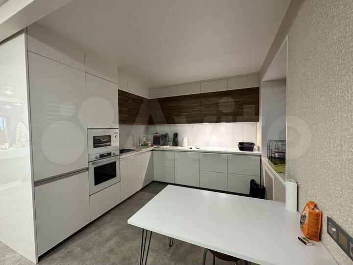 2-к. квартира, 58 м², 2/5 эт.
