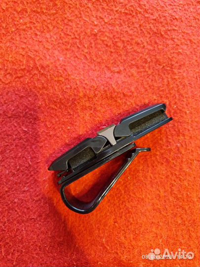 Держатель для очков в автомобиль