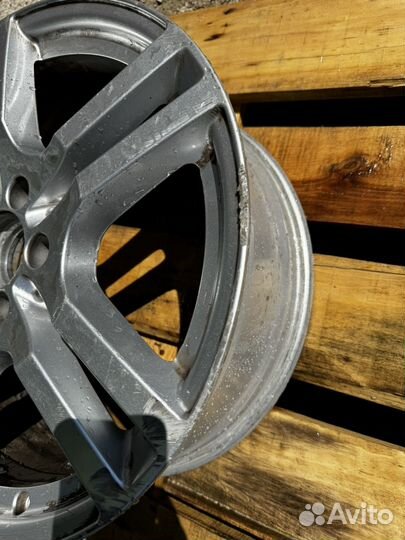 Один оригинальный диск mercedes