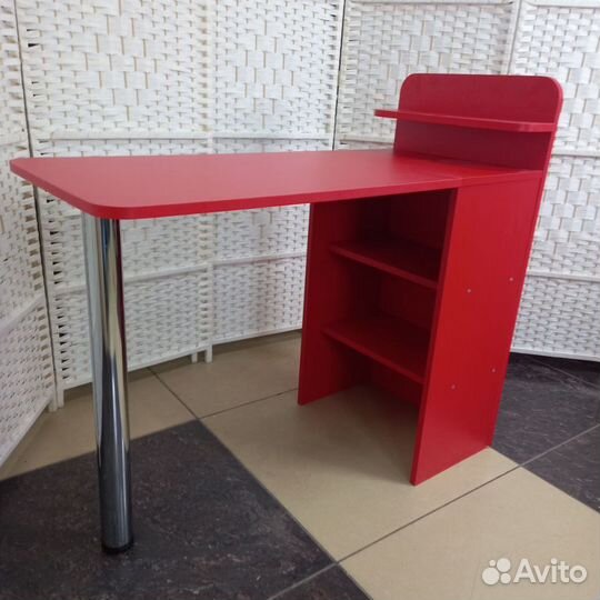 Маникюрный стол