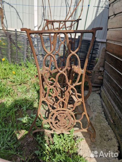 Чугунная ниша от швейной машинки 