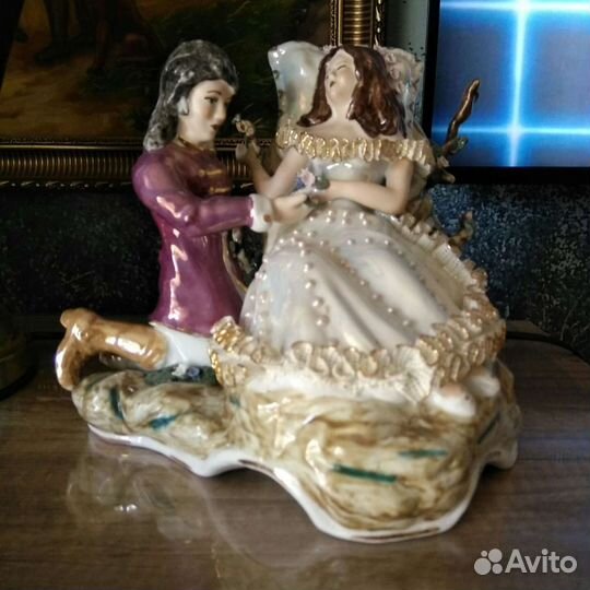 Фарфоровая статуэтка