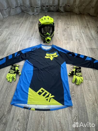 Кроссовая форма. Шлем, джерси, перчатки