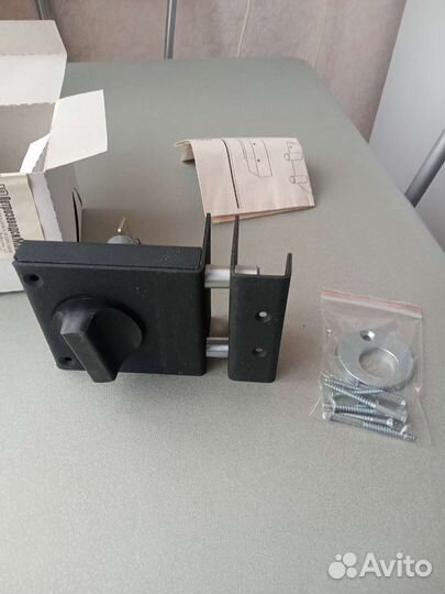 Замок дверной накладной