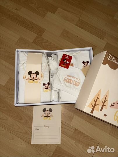 Подарочный комплект на выписку новый