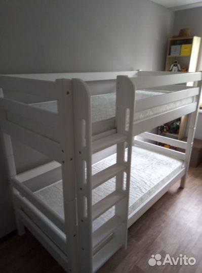 Двухъярусная кровать
