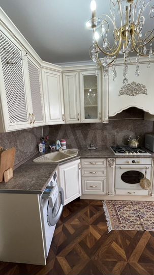 2-к. квартира, 77 м², 3/6 эт.