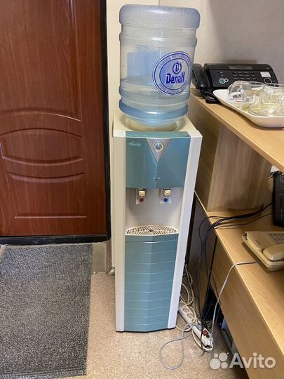 Кулер офисный для питьевой воды