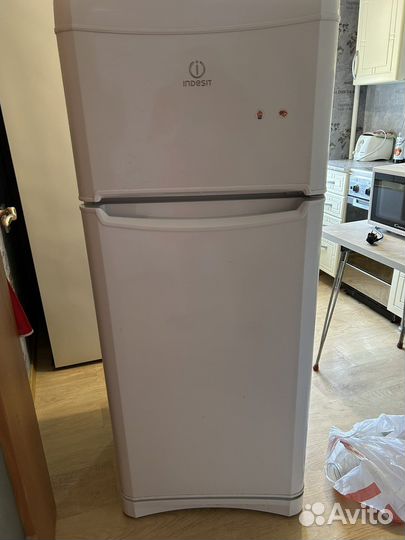 Холодильник б/у indesit no frost