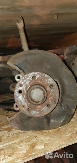 Поворотный кулак w210