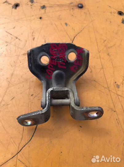 Петля двери передняя левая Kia Sorento