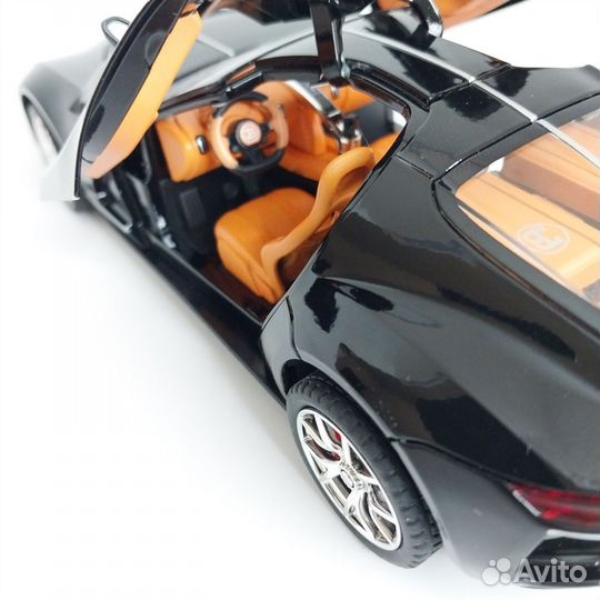 Машина металлическая Bugatti Atlantic свет звук