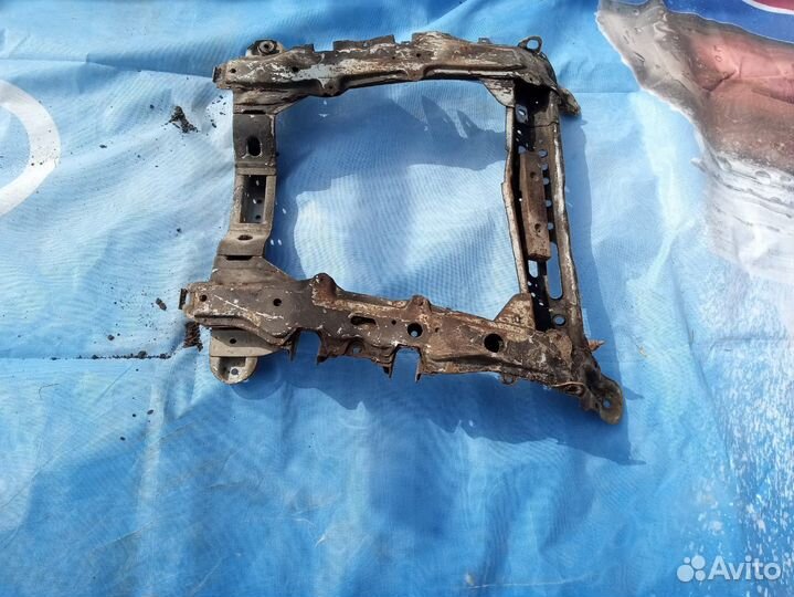 Передний подрамник Renault 19
