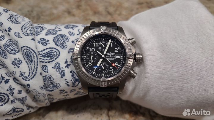 Breitling Avenger Titanium E13360 Chronometre